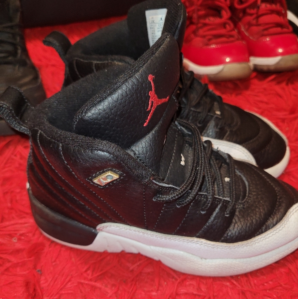 Shoes - Picture 2 of 4